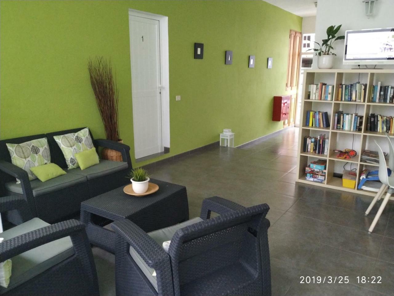 Apartamentos El Patio Los Llanos De Aridane Luaran gambar